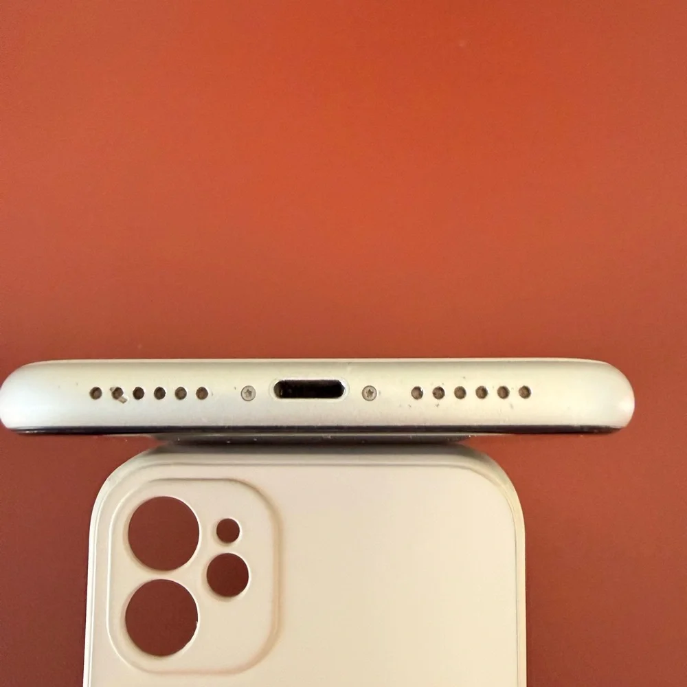 Apple iPhone 11 - Classic White